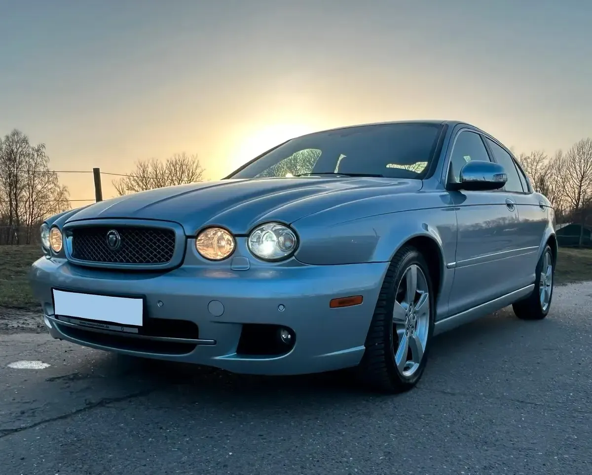 Begagnad Jaguar X-type Executive 145 HK (106 kW) 2008 Silver Sedan