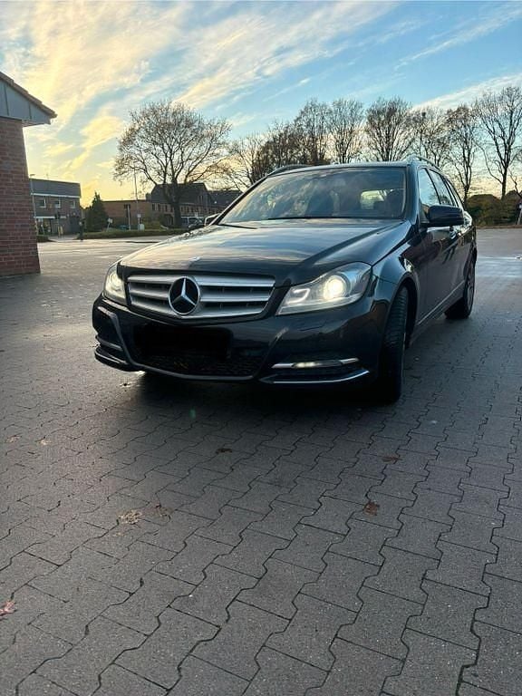 Schwarz Gebraucht 2013 Mercedes C220 Avantgarde Kombi | 5.999 € (Guter Preis) - Bild 1/4