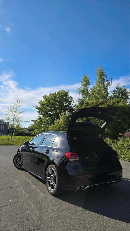 Gebraucht Mercedes A180 AMG line 136 PS (100 kW) 2020 Schwarz Kleinwagen