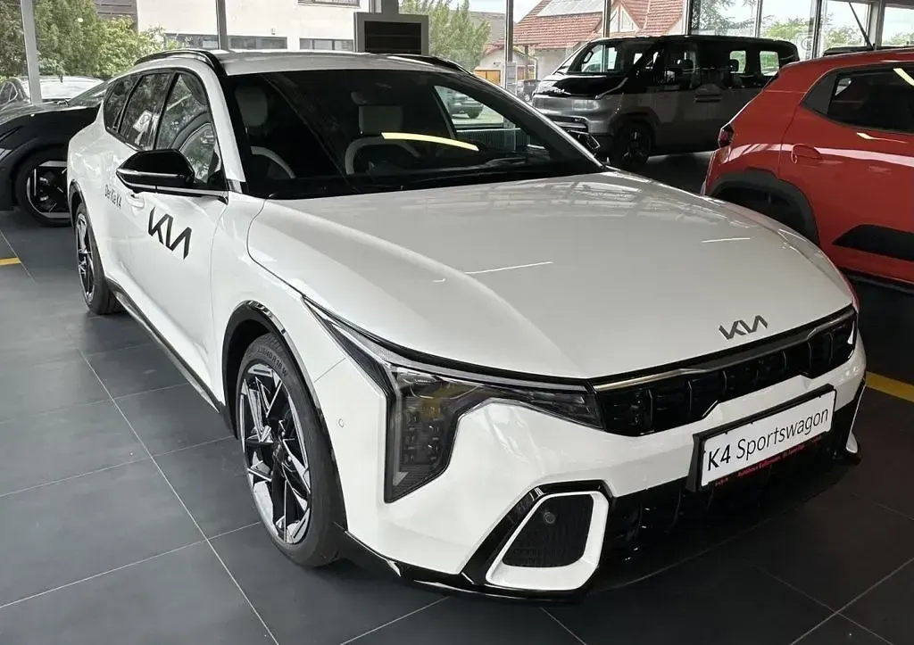 Neu Kia K4 GT-Line 179 PS (131 kW) 2026 Weiß Kombi