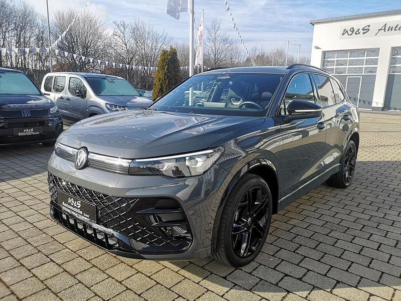 Gebraucht VW Tiguan R-line 204 PS (150 kW) 2025 Delfingrau metallic SUV