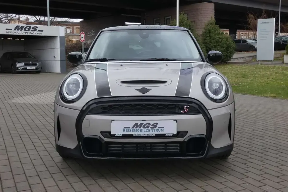 Gebraucht Mini Cooper S Premium 178 PS (130 kW) 2023 Rooftop grey metallic Kleinwagen
