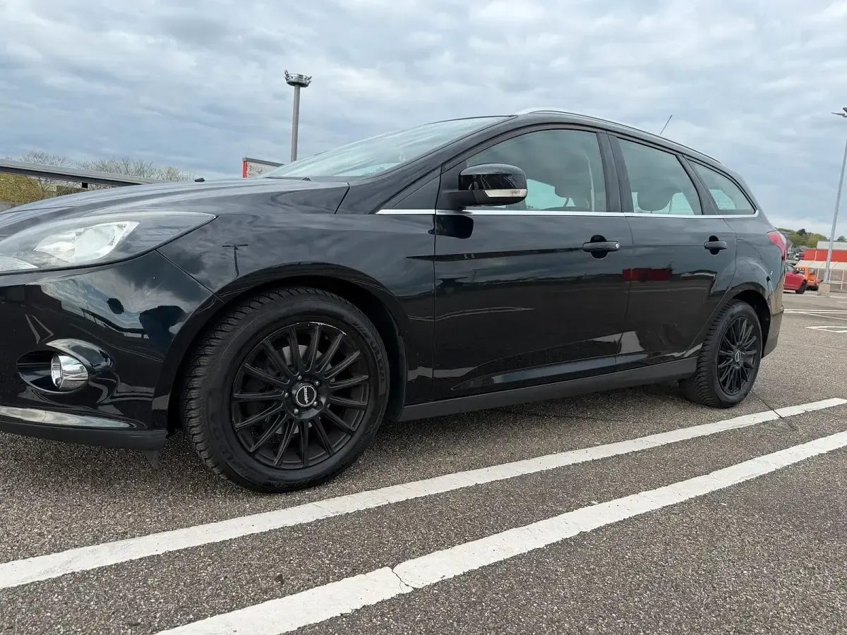 Second-hand Ford Focus 100 CP (73 kW) 2014 Negru Hatchback