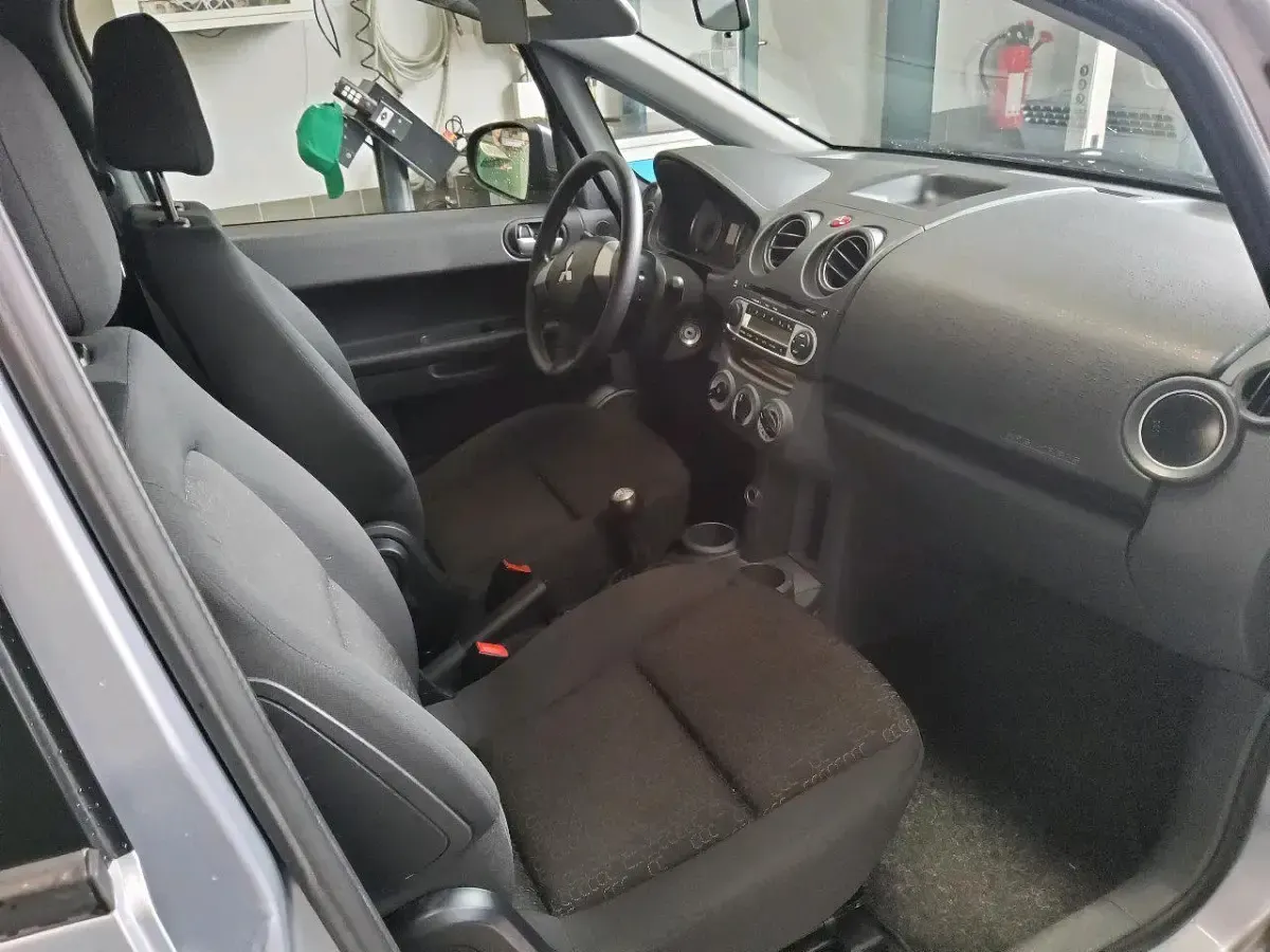 Gebraucht Mitsubishi Colt 95 PS (69 kW) 2012 Silber Kleinwagen