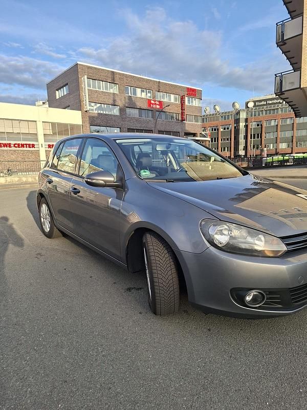 Gebraucht VW Golf VI 105 PS (77 kW) 2011 Grau Kleinwagen