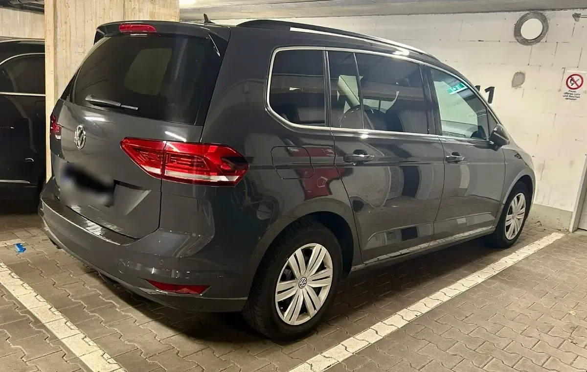 Gebraucht VW Touran Highline 150 PS (110 kW) 2016 Grau Van / Kleinbus