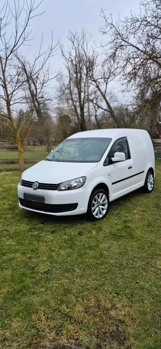 Usado VW Caddy 102 HP (75 kW) 2013 Branco Monovolume