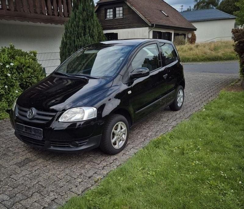 Gebraucht VW Fox 54 PS (39 kW) 2005 Schwarz Kleinwagen