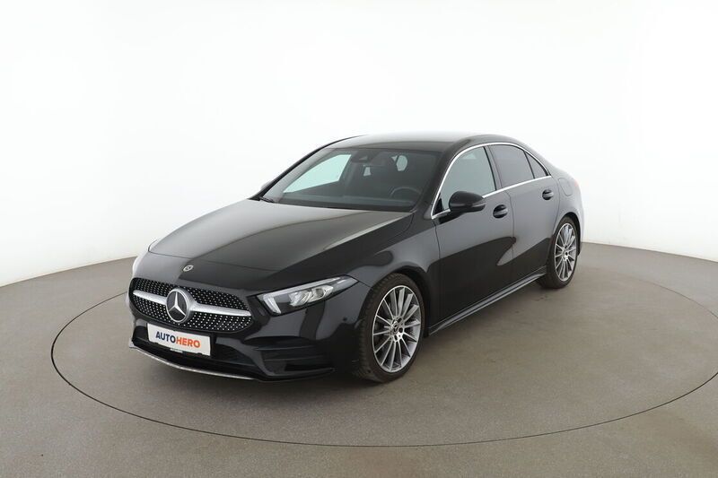 Schwarz Gebraucht 2022 Mercedes A180 AMG line Limousine | 30.000 € (Fairer Preis) - Bild 1/4