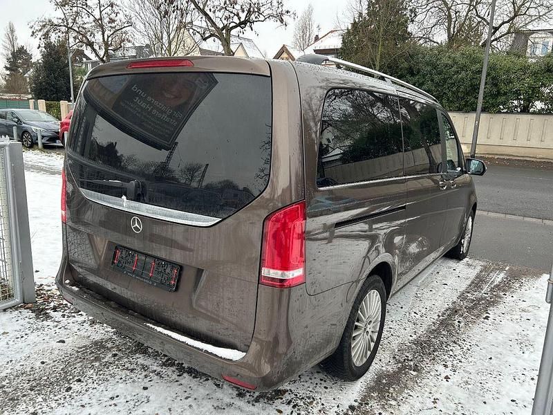 Gebraucht Mercedes V220 Edition 163 PS (119 kW) 2018 Braun Van / Kleinbus