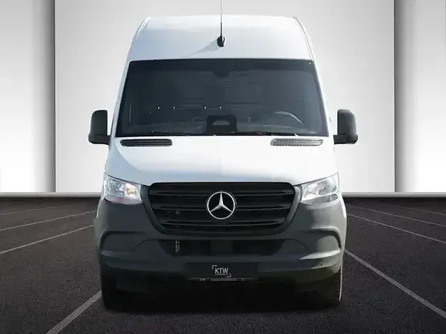 Second-hand Mercedes Sprinter 170 CP (125 kW) 2025 Alb Van