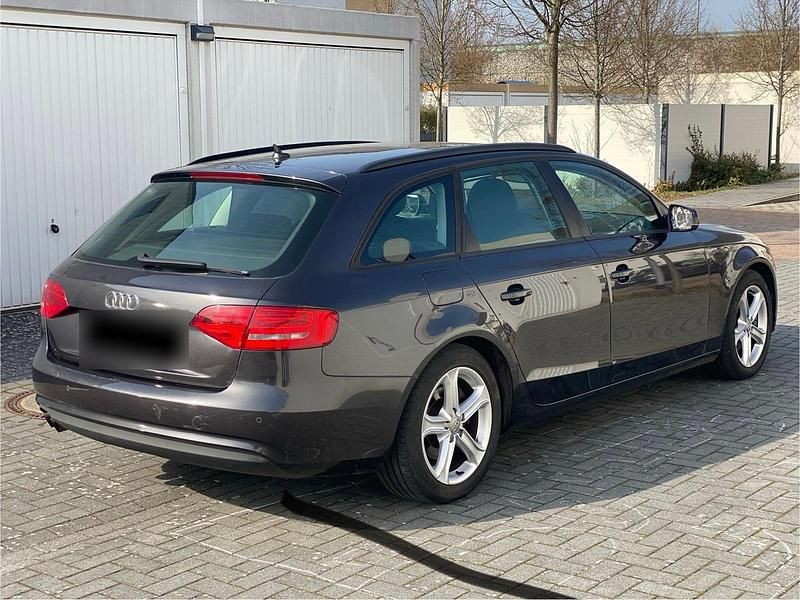 Gebraucht Audi A4 177 PS (130 kW) 2013 Grau Kombi