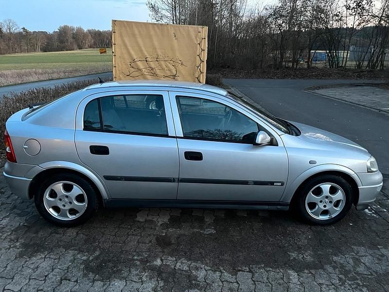 Gebraucht Opel Astra 101 PS (74 kW) 2001 Silber Kleinwagen