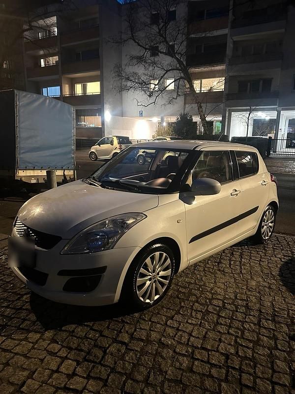 Gebraucht Suzuki Swift 93 PS (68 kW) 2012 Schwarz Kleinwagen