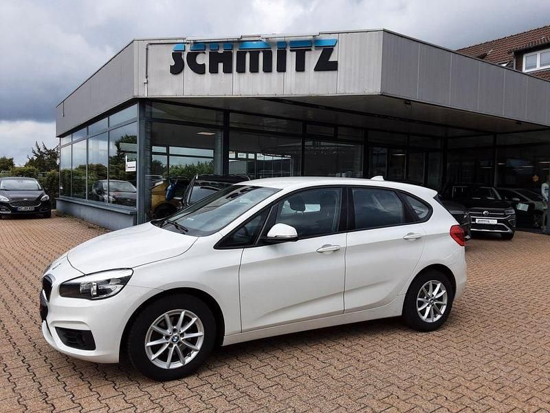 Weiß Gebraucht 2017 BMW 218 Active Tourer Advantage Van / Kleinbus | 12.590 € (Etwas zu teuer) - Bild 1/4