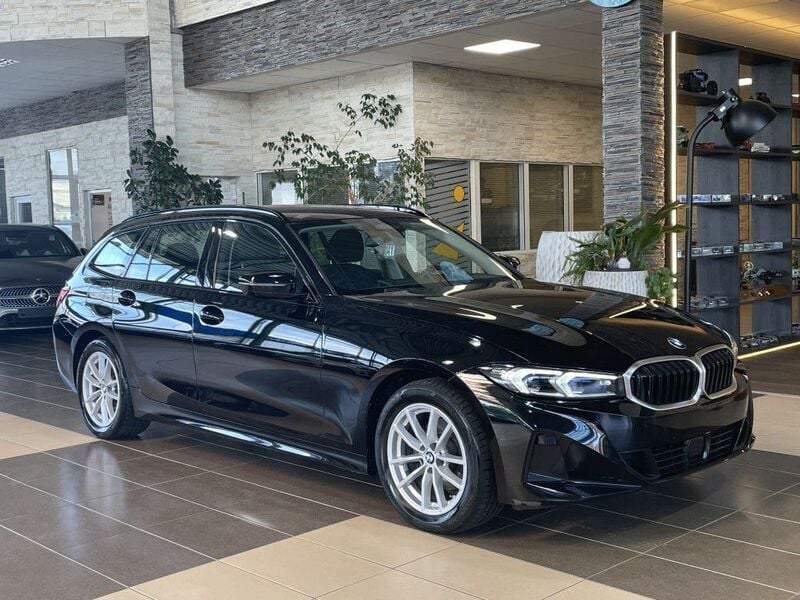 Schwarz Gebraucht 2023 BMW 320 Shadowline Kombi | 32.000 € (Guter Preis) - Bild 1/4
