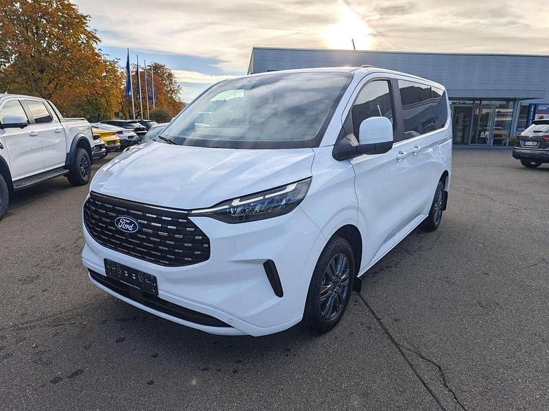 Frostweiß Gebraucht 2024 Ford Tourneo Titanium Van / Kleinbus | 56.700 € (Fairer Preis) - Bild 1/4