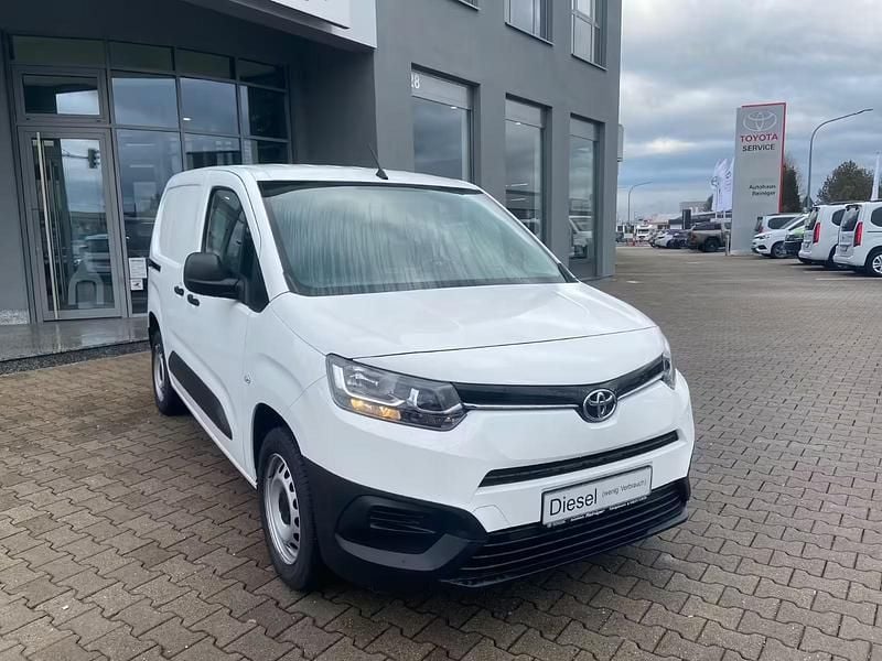 Gebraucht Toyota Proace 102 PS (75 kW) 2022 Weiß Van / Kleinbus