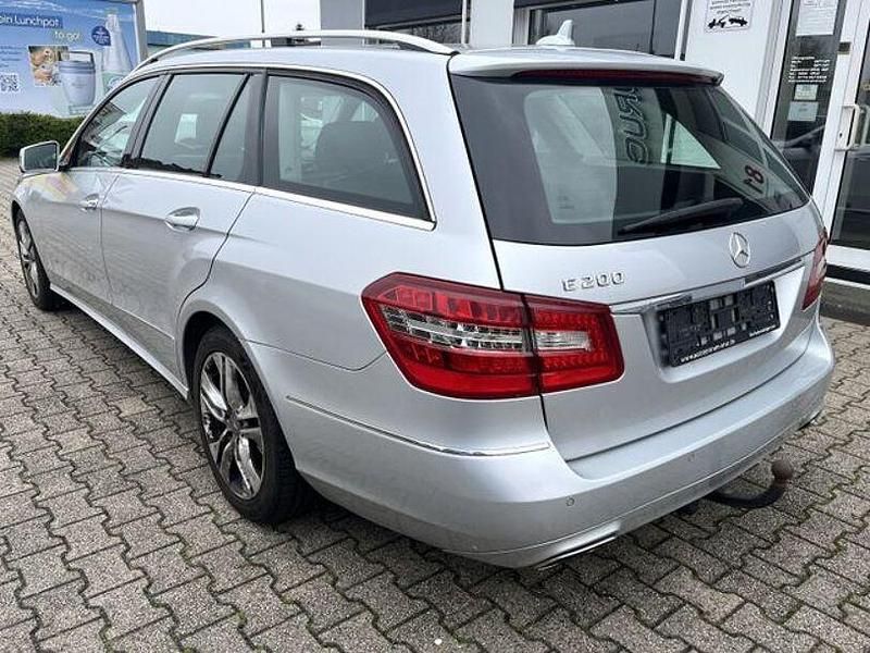Gebraucht Mercedes E200 Avantgarde 184 PS (135 kW) 2012 Silber Limousine