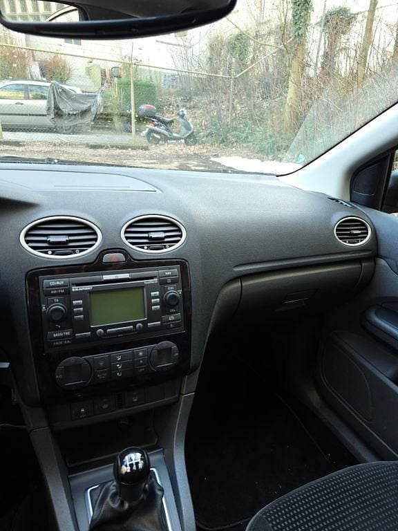 Gebraucht Ford Focus Ghia 116 PS (85 kW) 2005 Rot Limousine