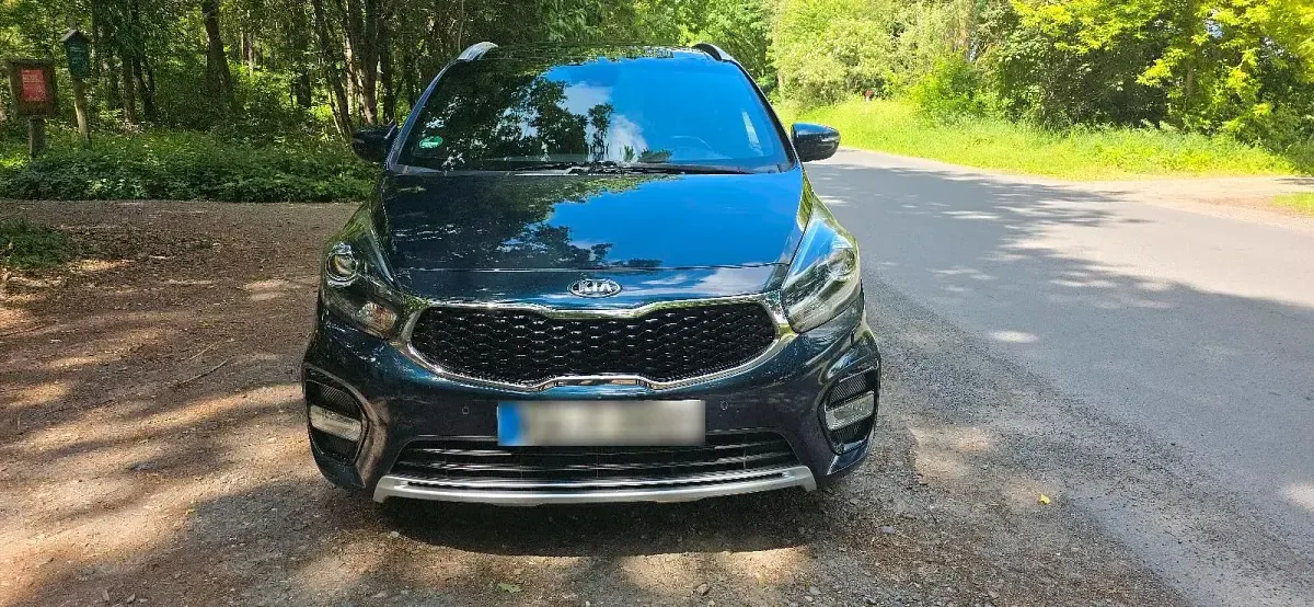 Gebraucht Kia Carens 141 PS (103 kW) 2017 Blau Van / Kleinbus