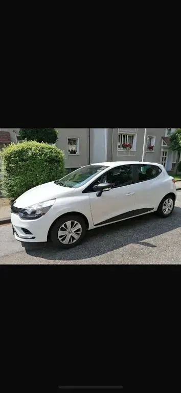 Gebraucht Renault Clio LIMITED 73 PS (53 kW) 2017 Weiß Limousine