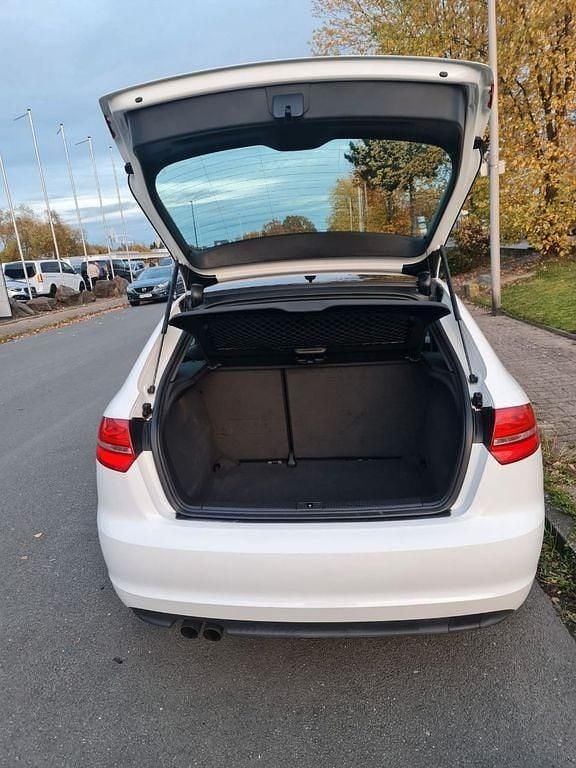 Gebraucht Audi A3 Ambiente 125 PS (91 kW) 2011 Weiß Limousine