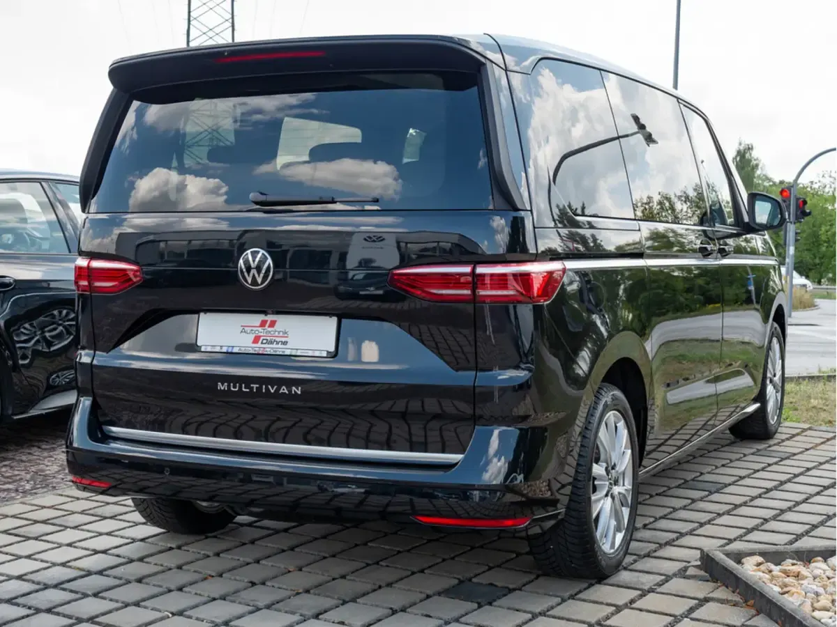 Gebraucht VW Multivan Style 150 PS (110 kW) 2022 Schwarz Van / Kleinbus
