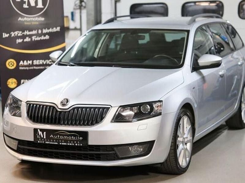 Silber Gebraucht 2016 Skoda Octavia Joy Kombi | 10.599 € (Superpreis) - Bild 1/3
