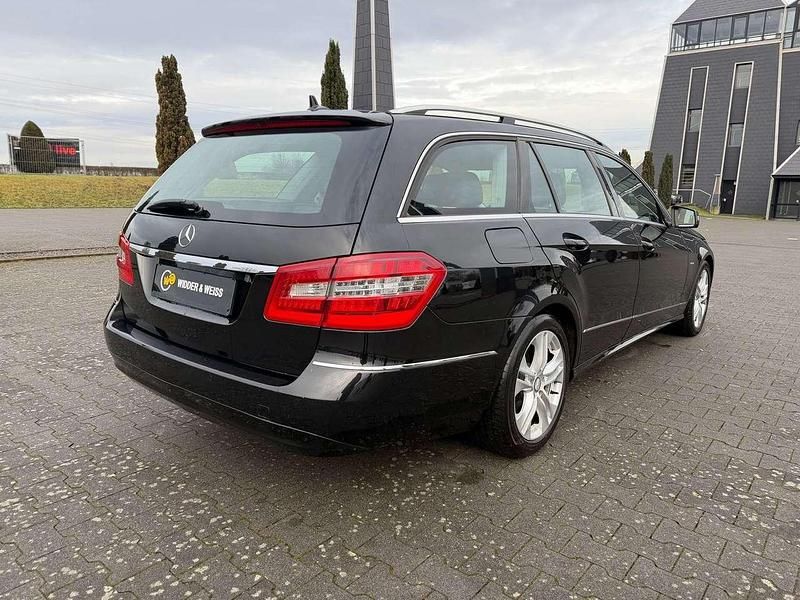 Gebraucht Mercedes E220 Avantgarde 170 PS (125 kW) 2011 Schwarz Kombi