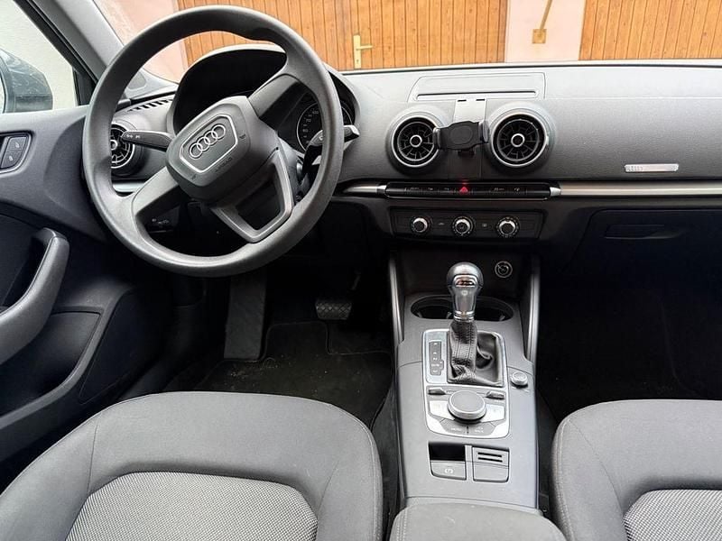 Gebraucht Audi A3 116 PS (85 kW) 2017 Grau Limousine