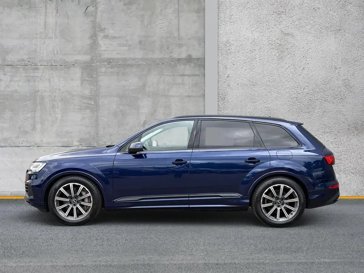 Gebraucht Audi Q7 Ambiente 381 PS (280 kW) 2020 Navarrablau metallic SUV