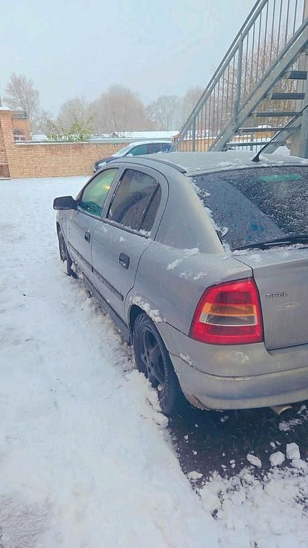 Gebraucht Opel Astra 101 PS (74 kW) 2001 Silber Limousine