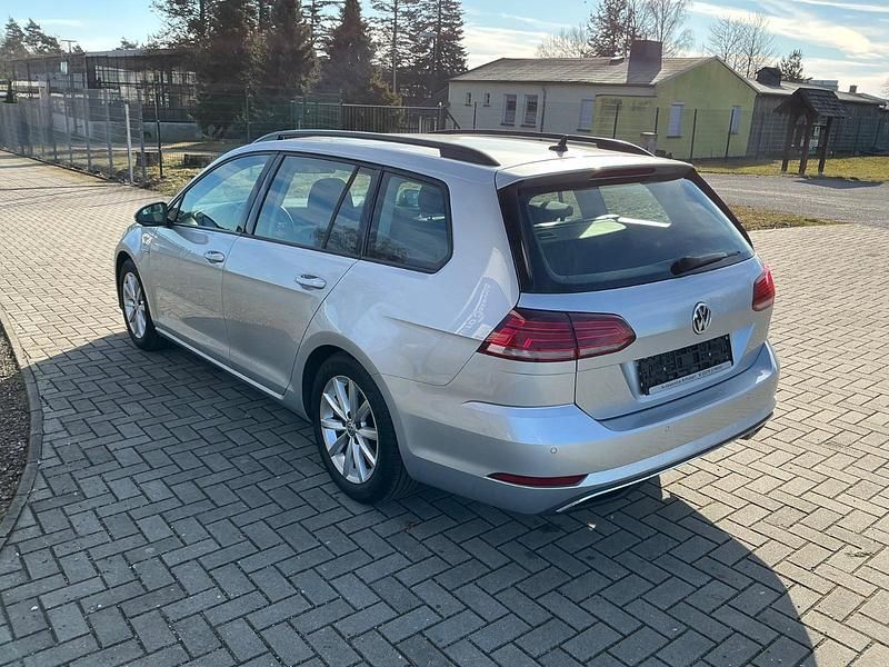 Gebraucht VW Golf VIII 130 PS (95 kW) 2020 Silber Kombi