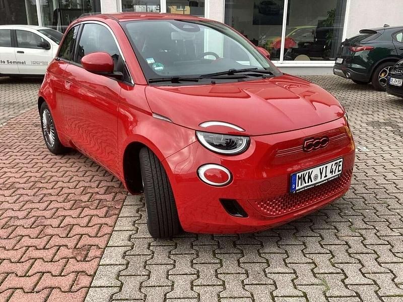 Gebraucht Fiat 500e Red 86 kW (118 PS) 2023 Passion rot Kleinwagen