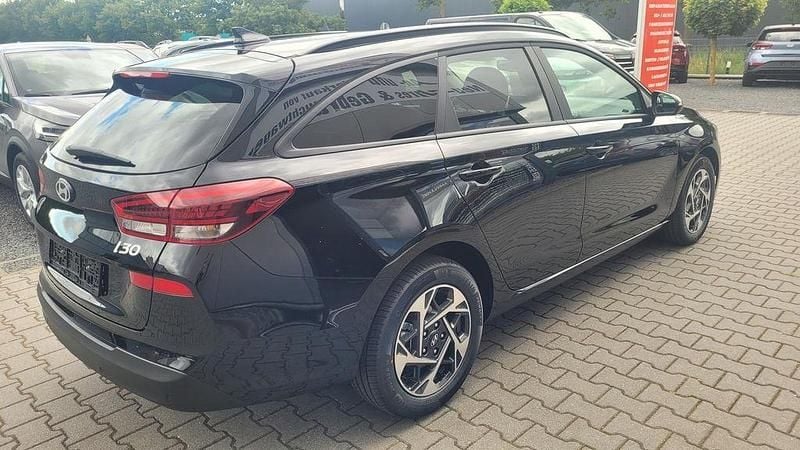 Neu Hyundai i30 140 PS (102 kW) 2025 Schwarz Kombi