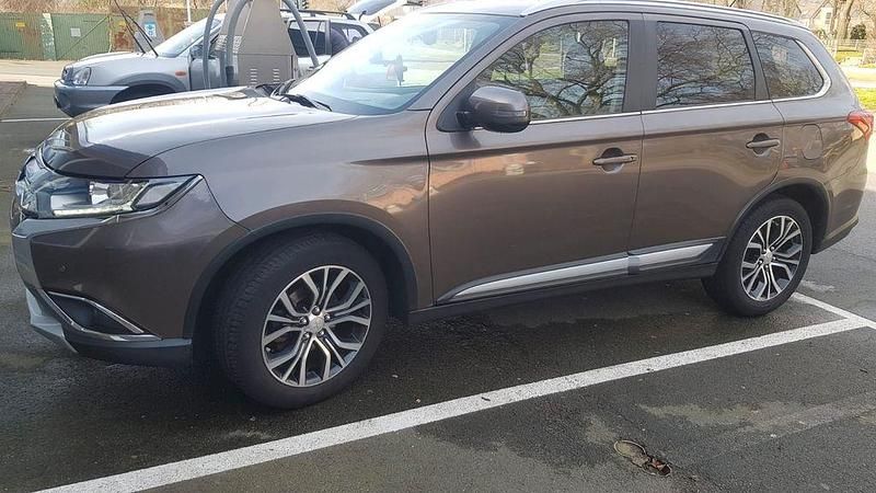 Gebraucht Mitsubishi Outlander Plus 150 PS (110 kW) 2016 Braun SUV