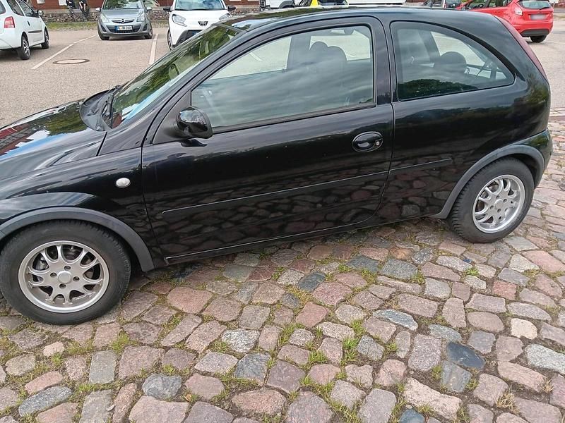 Usata Opel Corsa 70 CV (51 kW) 2004 Nero Utilitaria