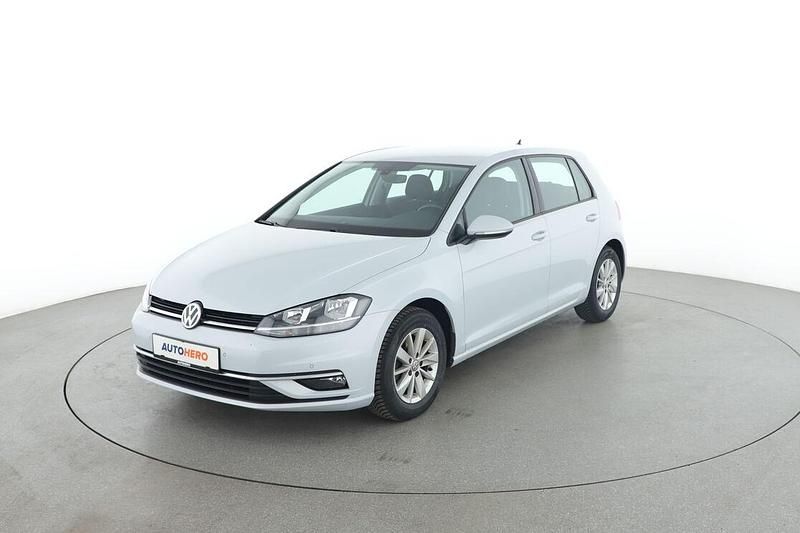 Weiß Gebraucht 2018 VW Golf VII Comfortline Limousine | 12.200 € (Guter Preis) - Bild 1/3