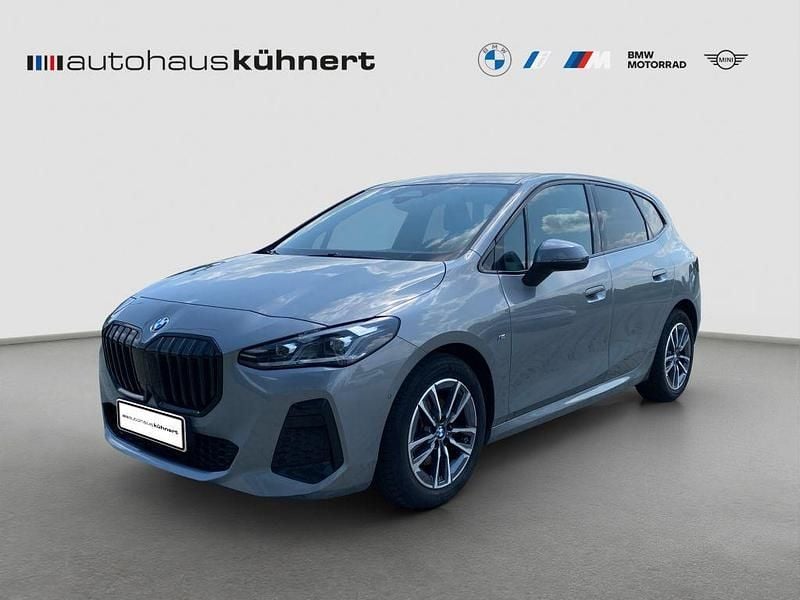 Skyscraper grau metallic Gebraucht 2022 BMW 218 Active Tourer M Sport Van / Kleinbus | 29.785 € (Fairer Preis) - Bild 1/4
