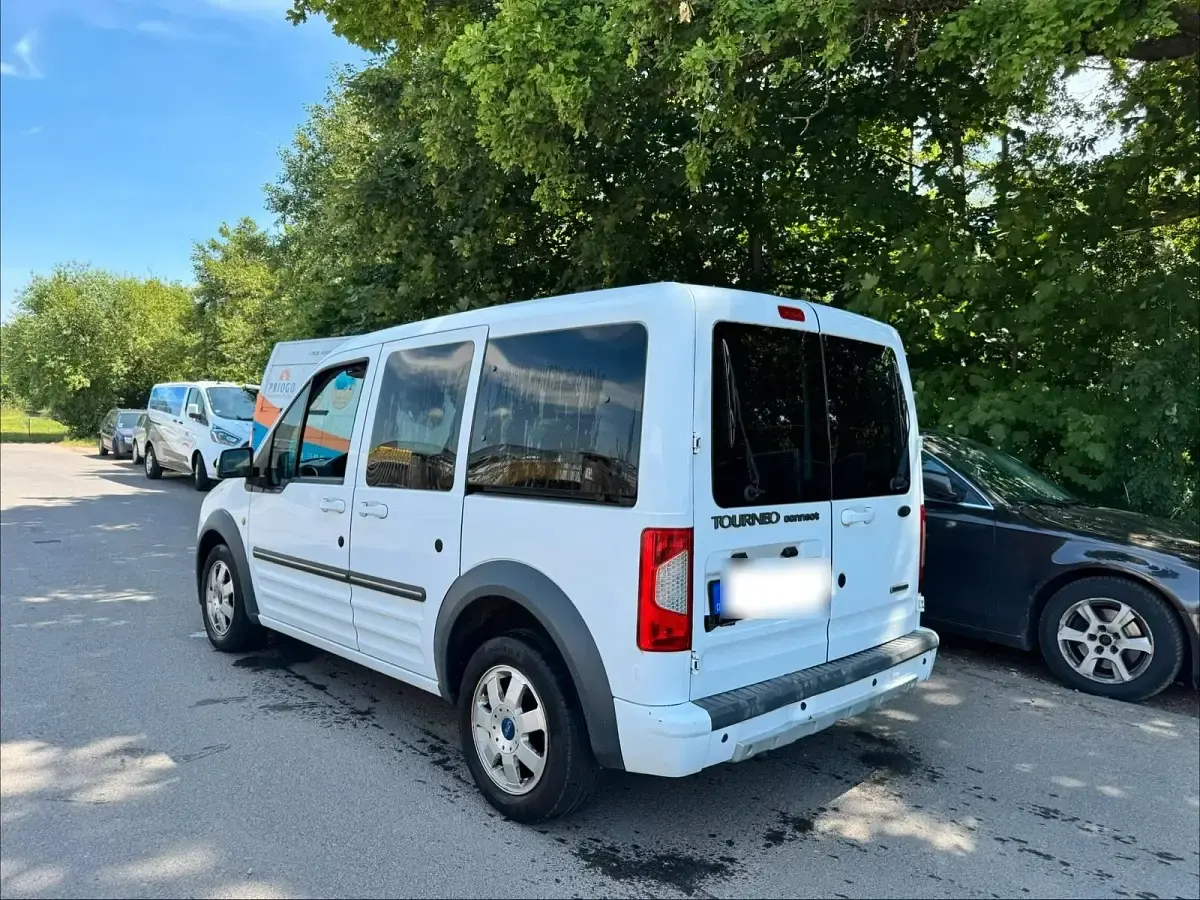 Gebraucht Ford Tourneo 110 PS (80 kW) 2012 Weiß Van / Kleinbus