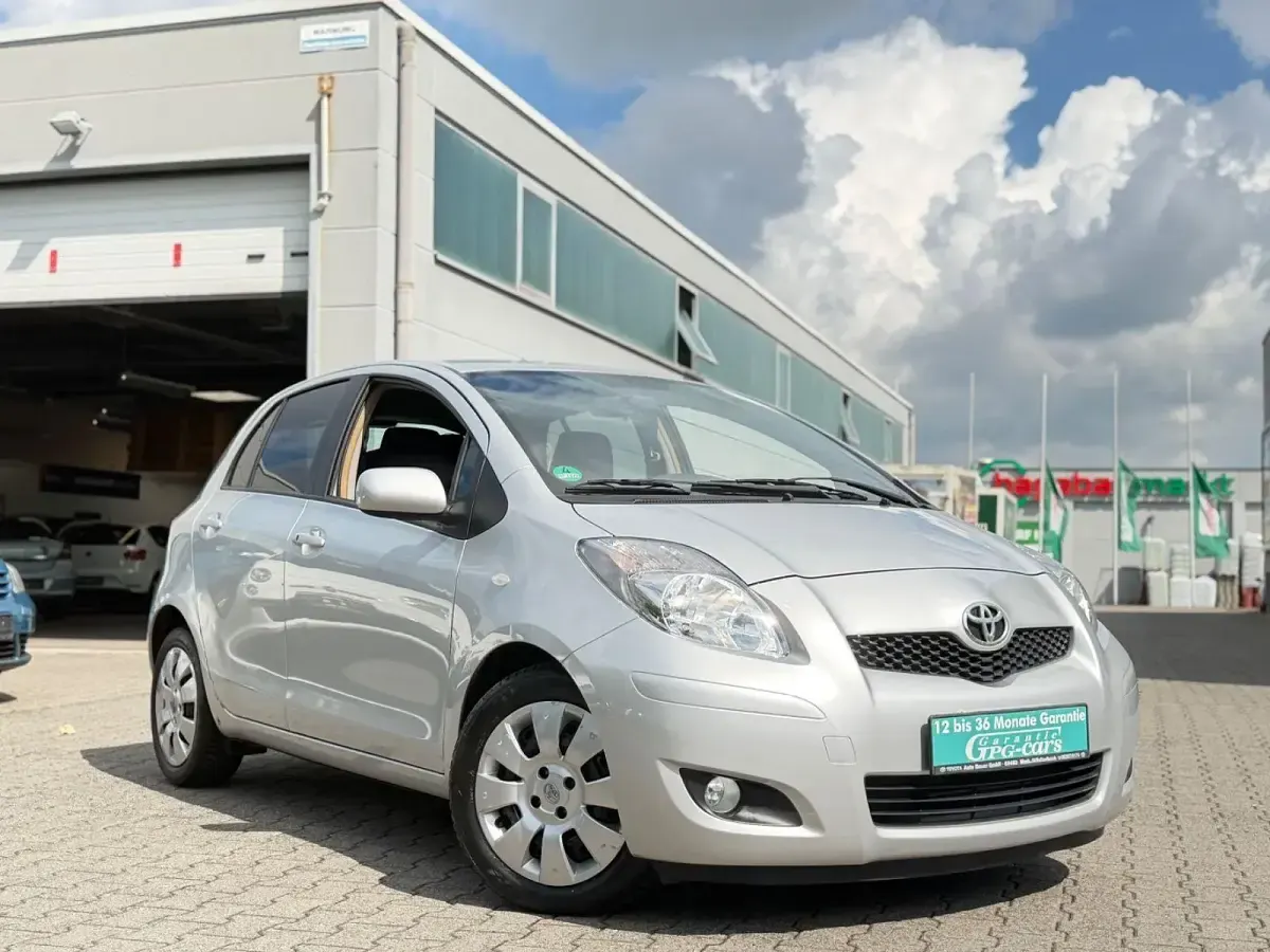 Gebraucht Toyota Yaris Edition 99 PS (72 kW) 2011 Silber Kleinwagen