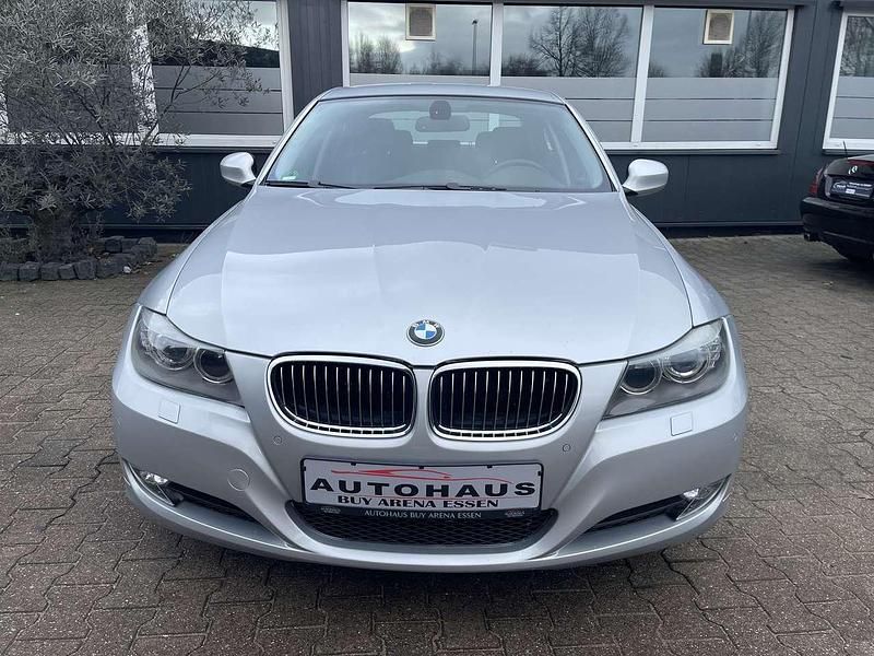 Gebraucht BMW 325 218 PS (160 kW) 2009 Titansilber metallic Limousine