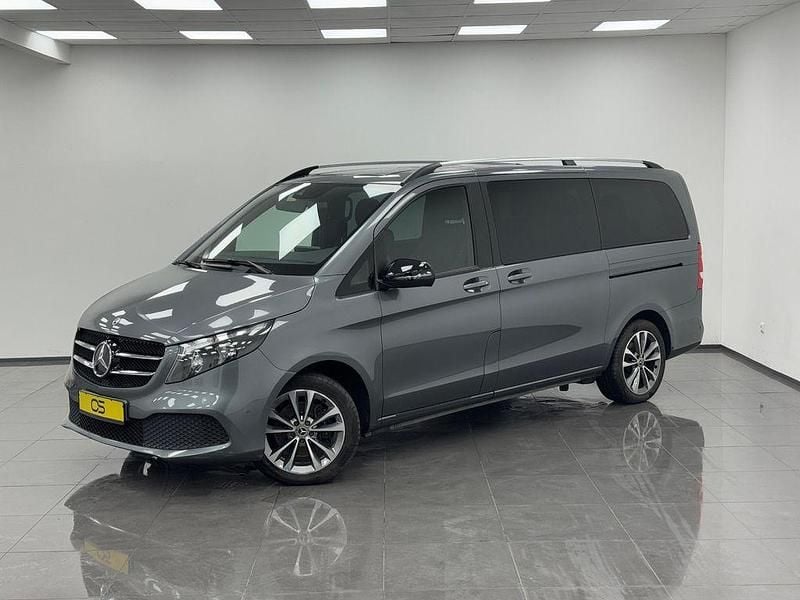 Grau Gebraucht 2021 Mercedes V250 Edition Van / Kleinbus | 42.950 € (Guter Preis) - Bild 1/4