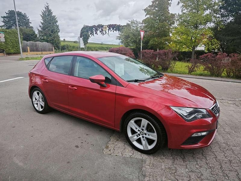 Desire red Gebraucht 2017 Seat Leon FR Limousine | 13.895 € (Fairer Preis) - Bild 1/4