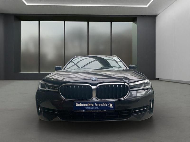 Gebraucht BMW 530e 292 PS (214 kW) 2022 Grau Limousine