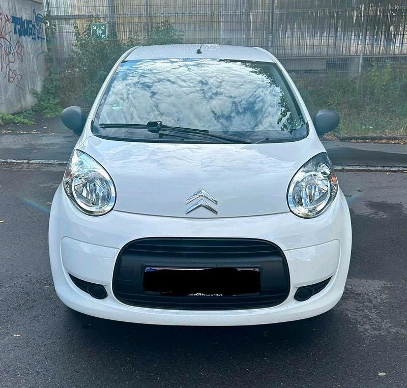 Weiß Gebraucht 2009 Citroën C1 Kleinwagen | 2.200 € (Fairer Preis) - Bild 1/4
