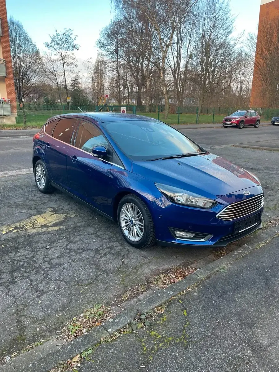 Gebraucht Ford Focus Titanium 125 PS (91 kW) 2014 Blau Limousine