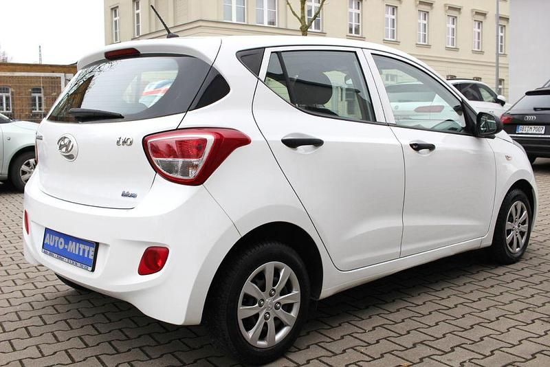 Gebraucht Hyundai i10 Classic 67 PS (49 kW) 2015 Weiß Kleinwagen