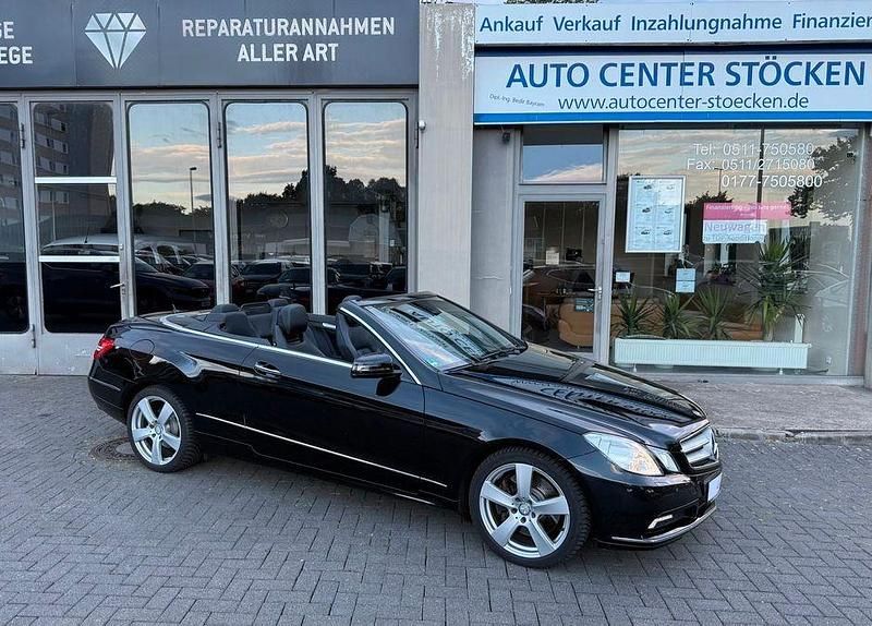 Schwarz Gebraucht 2011 Mercedes E500 Cabrio | 27.900 € (Etwas zu teuer) - Bild 1/4